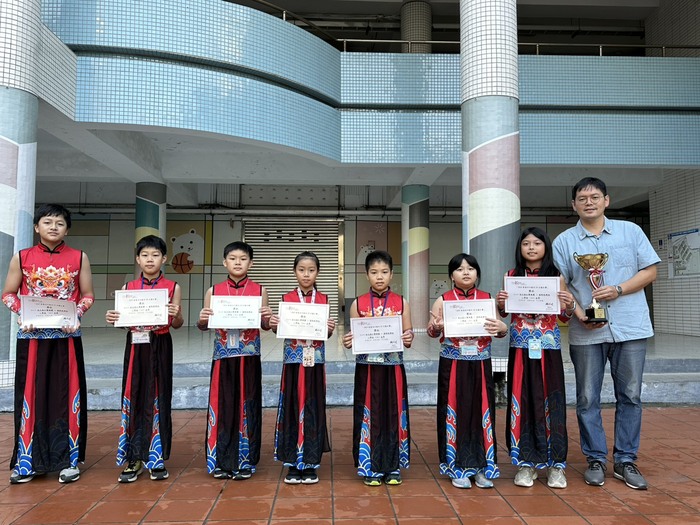 1141114兒童朝會學務處頒獎照片-詠太鼓社團圖片