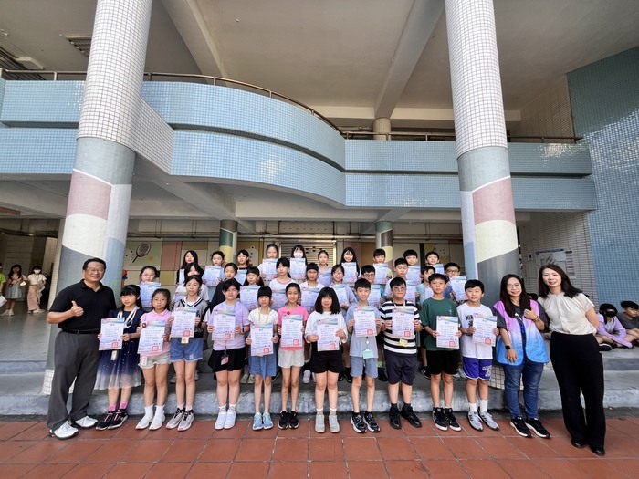 113學年度四年級圖書館小志工頒獎圖片