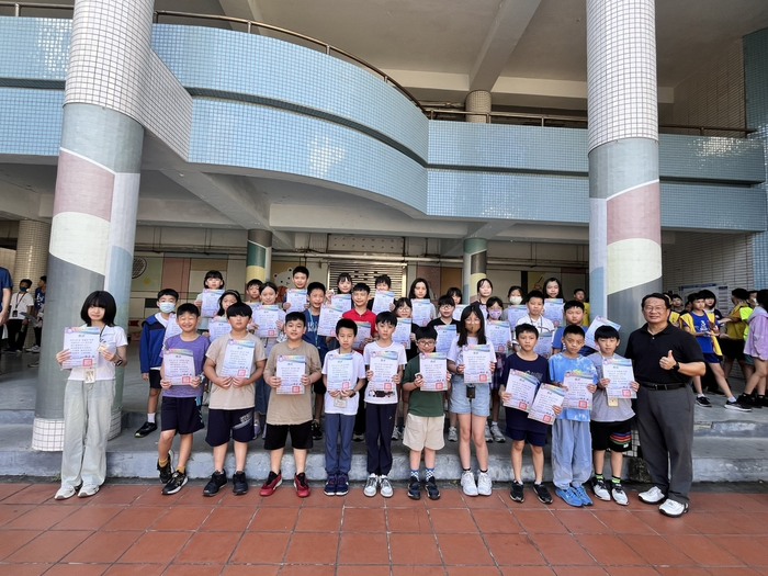 113學年度四年級圖書館小志工頒獎圖片
